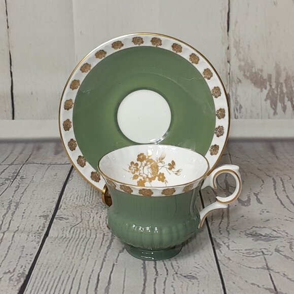 Crown Staffordshire Tea Cup And Saucer Green With Gold Roses E614 England - Picture 1 of 16